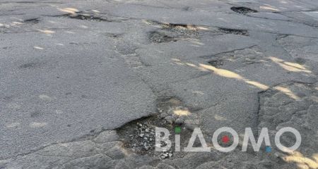 Дорога у Дніпрі йде під воду: житловий масив Тополя-3 перетворився на смугу перешкод (ФОТО)