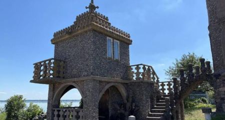 "Замок Архитектора": на Днепропетровщине есть уникальный дом с башней, фонтаном и видом на водохранилище (ФОТО)