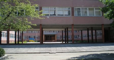 Півтора мільйона на ганок та підйомник: у Дніпрі за бюджетні кошти відремонтують одну з гімназій