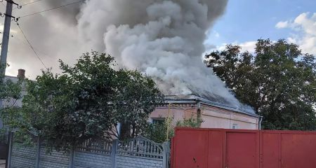 У Павлоград згорів житловий будинок (ФОТО)