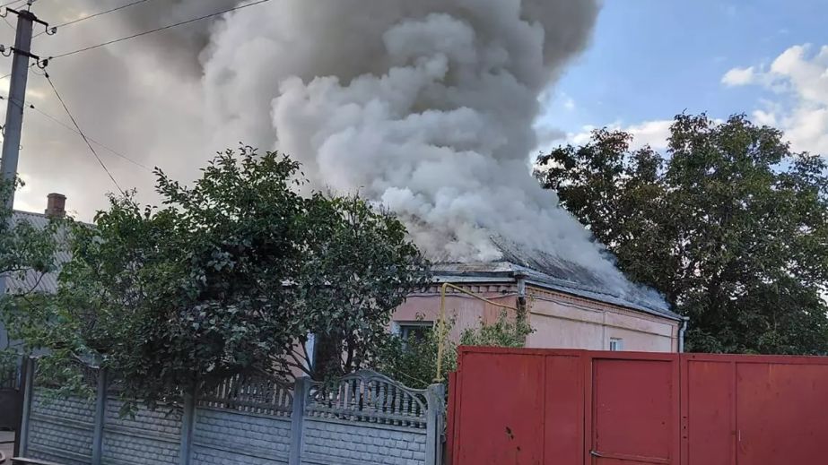 У Павлоград згорів житловий будинок (ФОТО)