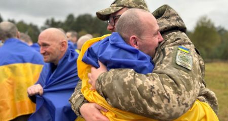 Зустріч на рідній землі: Україна повернула з полону своїх військових та цивільних (ФОТО, ВІДЕО)