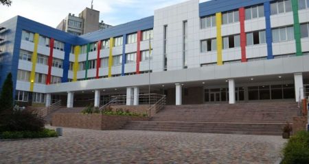В Днепре лицей ищет подрядчика для ремонта санузлов на 17 млн грн
