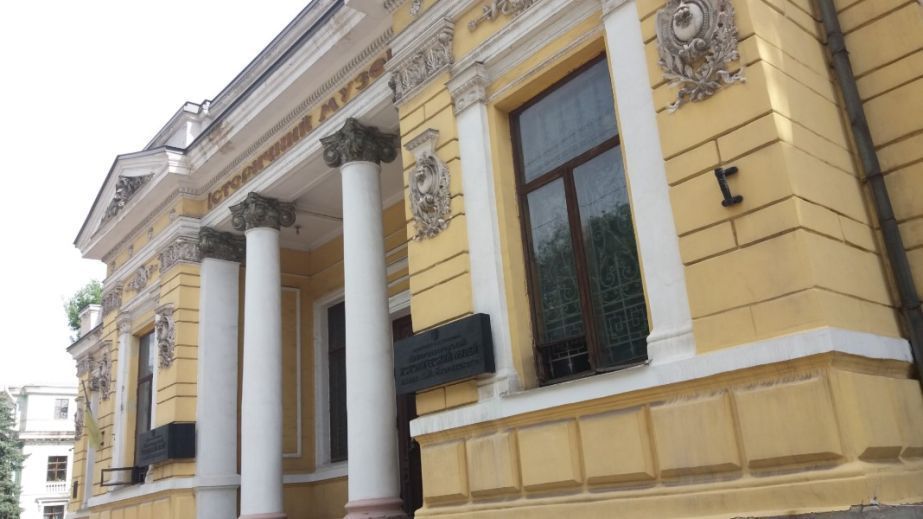 З прифронтової зони на Дніпропетровщині евакуювали музейні реліквії часів Яворницького (ФОТО)