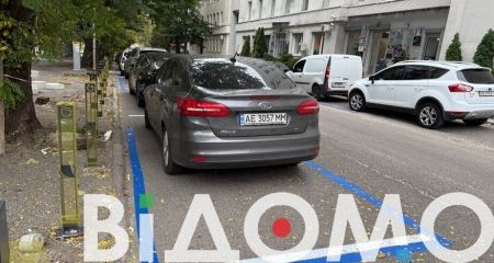 В Днепре водитель легковушки преградил дорогу "скорой" (ВИДЕО)