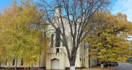 Архитектурная жемчужина на грани исчезновения: готический дворец на Днепропетровщине нуждается в реставрации (ФОТО)