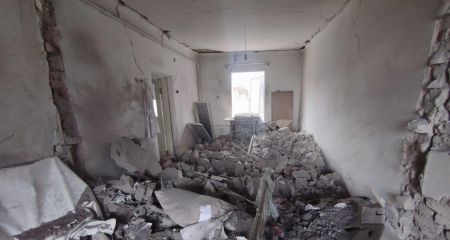 Напівзруйновані буди...