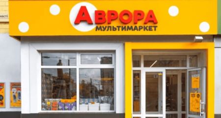 На ж/м Парус мужчина разбил стекло в "Авроре" и убежал с неоплаченным товаром (ВИДЕО)