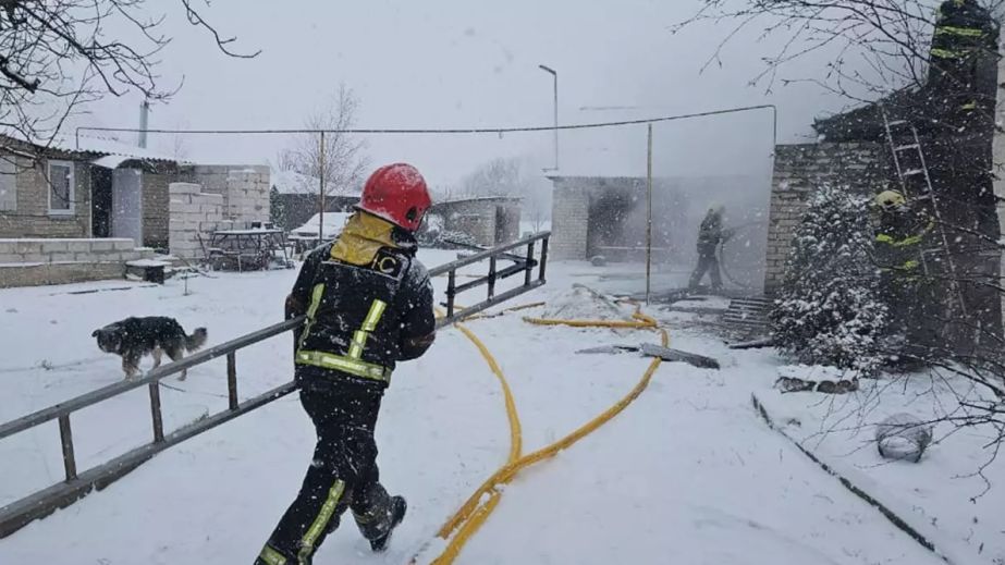 На Дніпропетровщині згоріла частина приватної оселі (ФОТО)