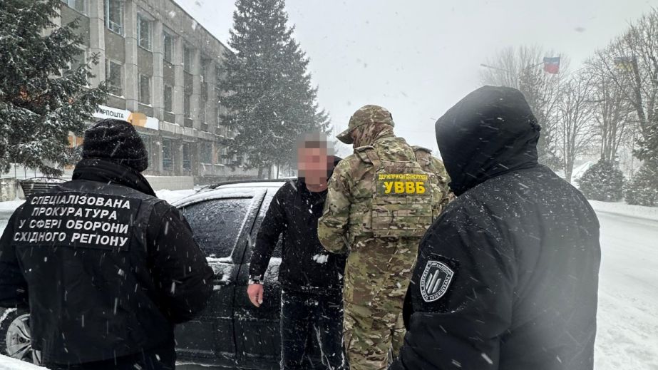 Прикордонник з Дніпропетровщини за 12 тисяч даларів допомагав військовозобов&rsquo;язаним уникати мобілізації (ФОТО)