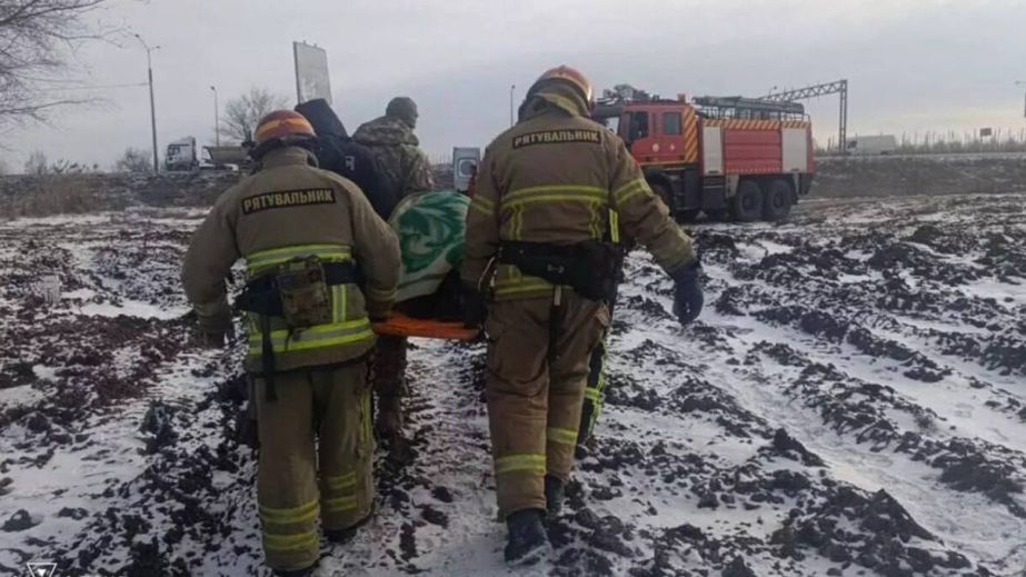 В Подгородном спасатели деблокировали женщину из покореженного в результате ДТП автомобиля (ФОТО)