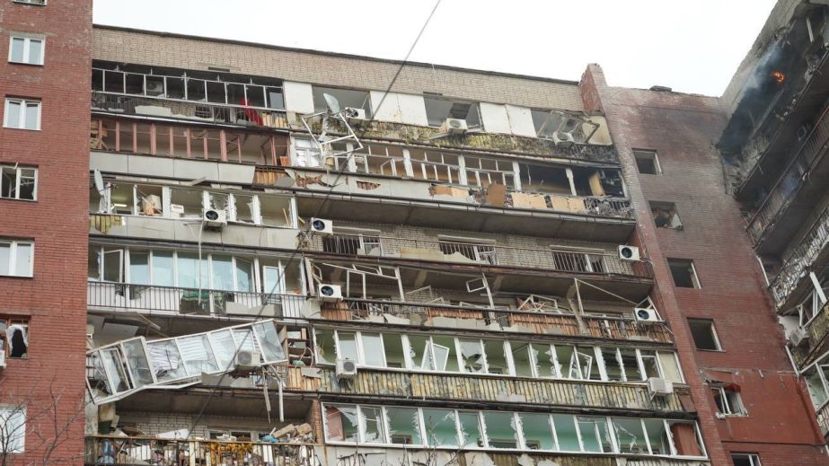 "Шахедна" атака на Дніпро 24 березня: внаслідок удару по багатоповерхівці поранено трьох людей (ФОТО, ВІДЕО)