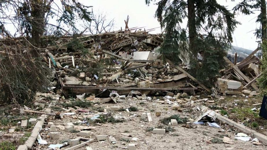 У прифронтовій Межовій росіяни зруйнували будівлю редакції газети "Межівський меридіан" (ФОТО)