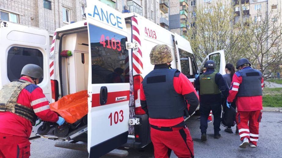 Внаслідок атак на Нікополь 6 квітня постраждала 1,5-річна дитина, є влучання в аптеку (ФОТО)