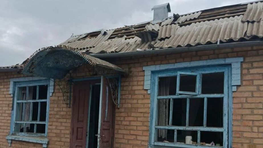 Поврежден АЗС, дома и пожар: последствия ночных обстрелов Никопольщины и Криворожья (ФОТО)