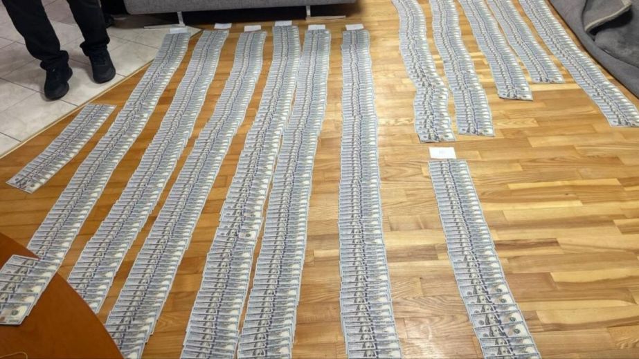 $12 тисяч хабаря та мільйони вдома: у Дніпрі викрили медпрацівницю, яка "списувала" військовослужбовців (ФОТО)