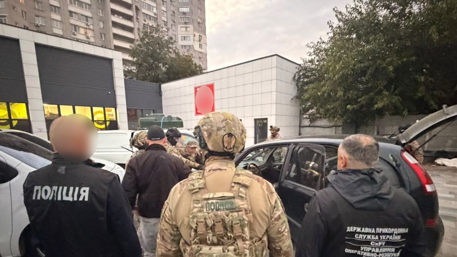 Вивозили чоловіків під виглядом волонтерів за $11 500: у Дніпрі та на Закарпатті затримали двох підозрюваних (ФОТО, ВІДЕО)