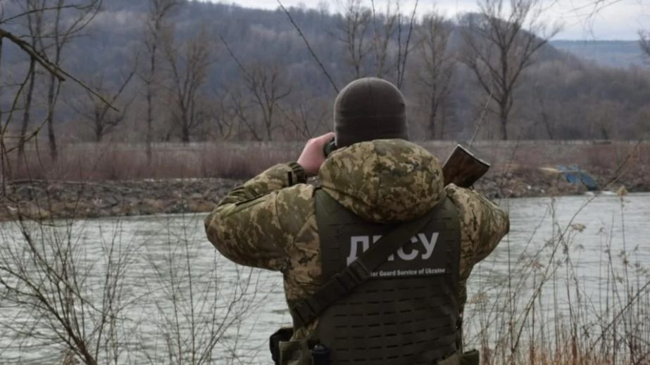 Заблукали: на кордоні з Молдовою затримали двох ухилянтів з Дніпропетровщини (ФОТО)