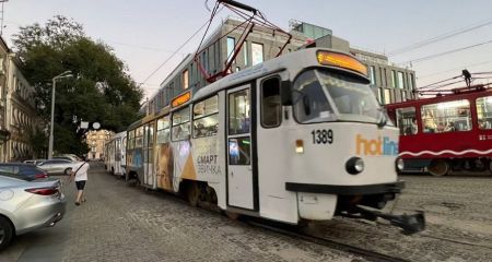 Скандал в центре города: в Днепре контролеры пытались силой заставить девушку оплатить проезд (ВИДЕО)