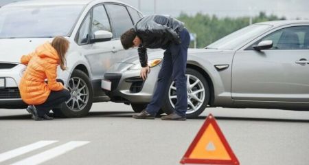 Грузовик столкнулся с легковушкой: в Днепре на улице Журналистов произошло ДТП (ФОТО)