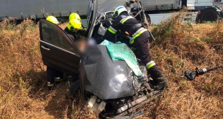 Рятувальники деблокували тіла двох людей з понівеченої автівки на трасі "Дніпро-Київ"