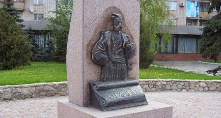 В Павлограде демонтируют памятник Матвею Хижняку, потому что он оказался непричастен к основанию города