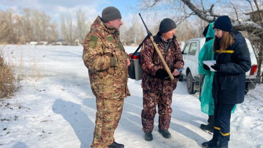 В Днепре к любителям зимней рыбалки наведалась полиция (ФОТО)