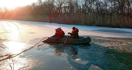 В Синельниковском районе из реки вытащили тело мужчины, который вчера провалился под лед (ФОТО)