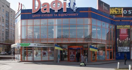 В одном из популярных торговых центров Днепра детворе устроили игру в кальмара (ВИДЕО)