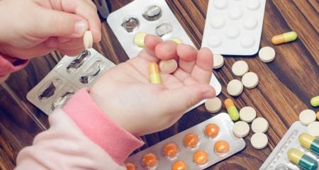 В Каменском 3-летний ребенок "добрался" до таблеток и наглотался их