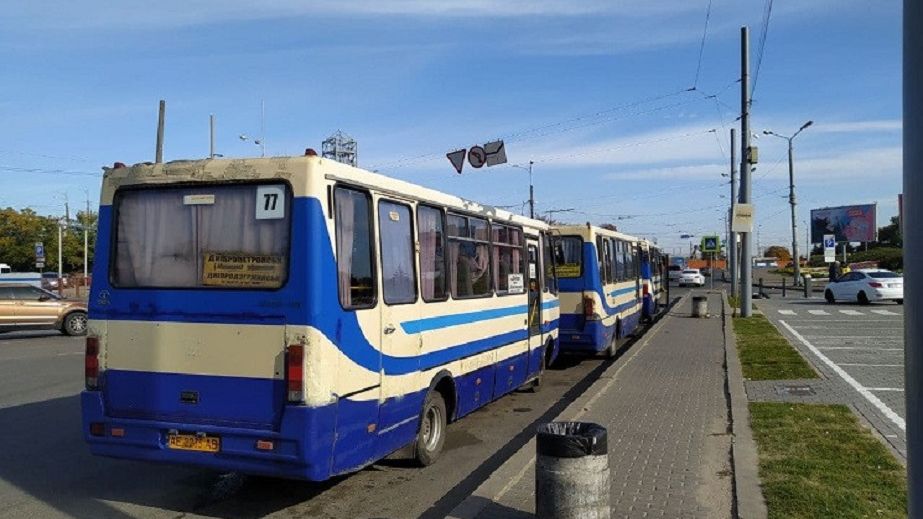 У Дніпрі один автобусний і два тролейбусних маршрути 24 квітня працюватимуть інакше