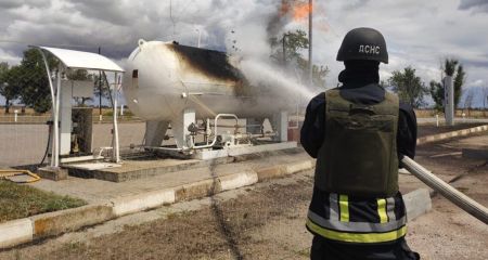 В Никополе в результате атаки FPV-дронами произошел пожар на заправке (ФОТО)