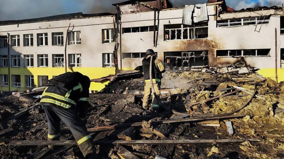 В ГСЧС показали, как выглядит лицей в Васильковке после "шахедной" атаки (ФОТО)