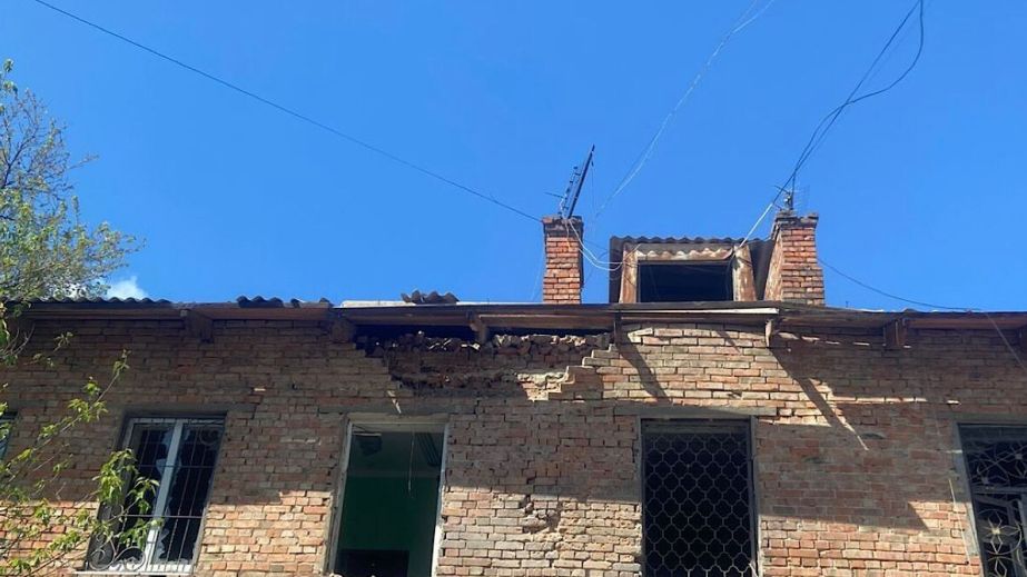 Выбитые окна и изуродованные фасады: в полиции показали последствия вражеских атак на Днепропетровщину за минувшие сутки (ФОТО)
