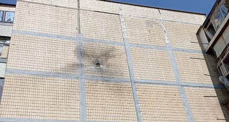 Посічені стіни та вибиті вікна: у поліції показали наслідки атак на Дніпропетровщину за минулу добу (ФОТО)