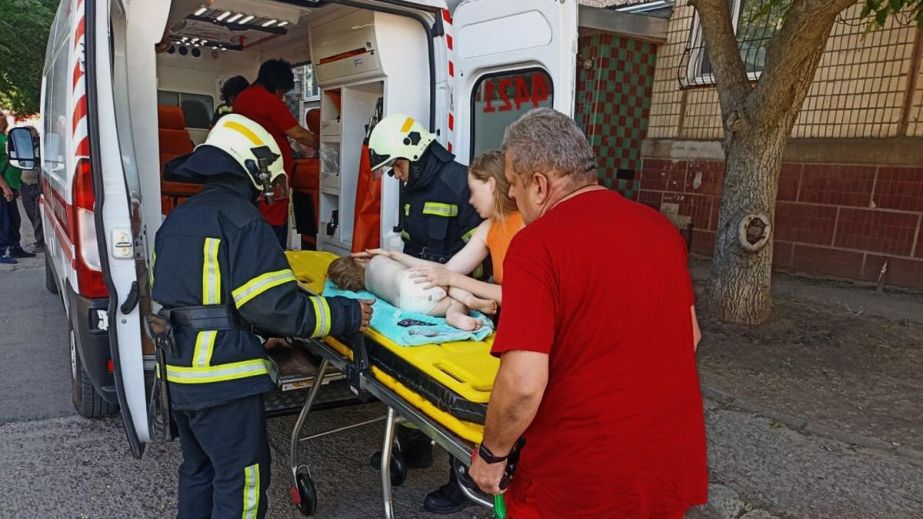 На Нікопольщині дворічна дитина випала з вікна 4-го поверху (ФОТО)