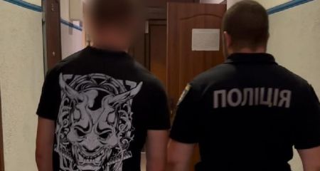В Кривом Роге задержали парня, который "коктейлем Молотова" сжег два автомобиля в Одессе (ФОТО)