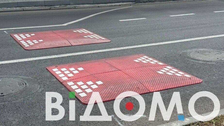 Безпека дорожнього руху: у Дніпрі на дорогах встановлюють "берлінські подушки” (ФОТО)