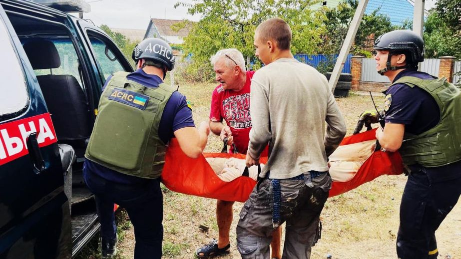 У ДСНС показали моторошні кадри наслідків удару по Нікополю