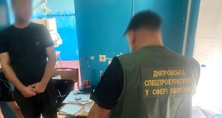 За деньги помогал попасть в тыловые части: на Днепропетровщине объявили подозрение военному медику