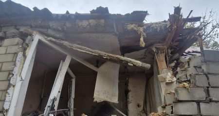 Зруйновані подвір'я та понівечені будинки: у поліції показали наслідки ворожих атак на Дніпропетровщину за добу (ФОТО)