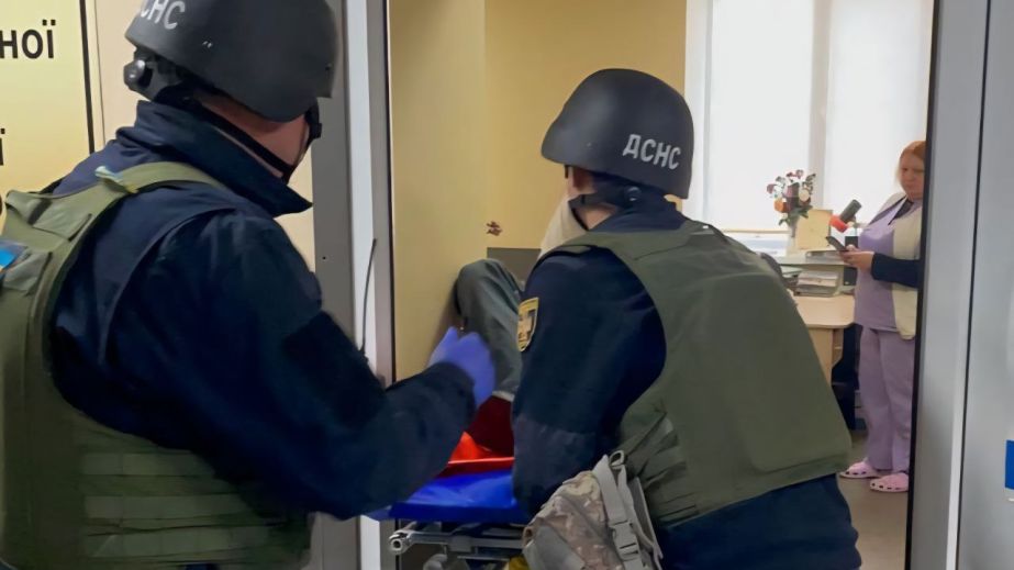 У Нікополі окупанти поцілили FPV-дроном по АЗС: постраждали п'ятеро людей (ФОТО)