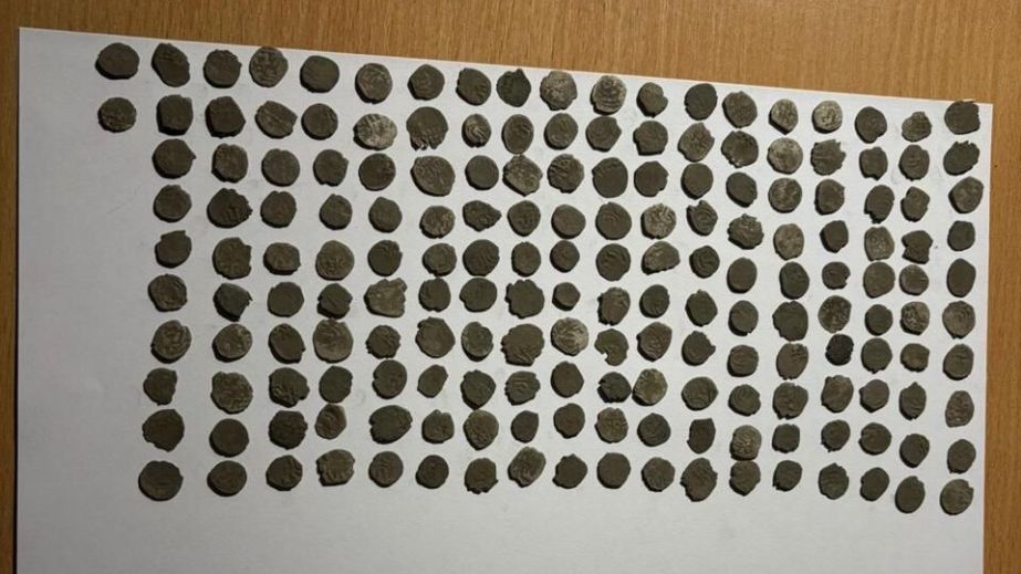 На Дніпропетровщині ділки намагалися продати через онлайн-аукціони унікальні старовинні монети (ФОТО)