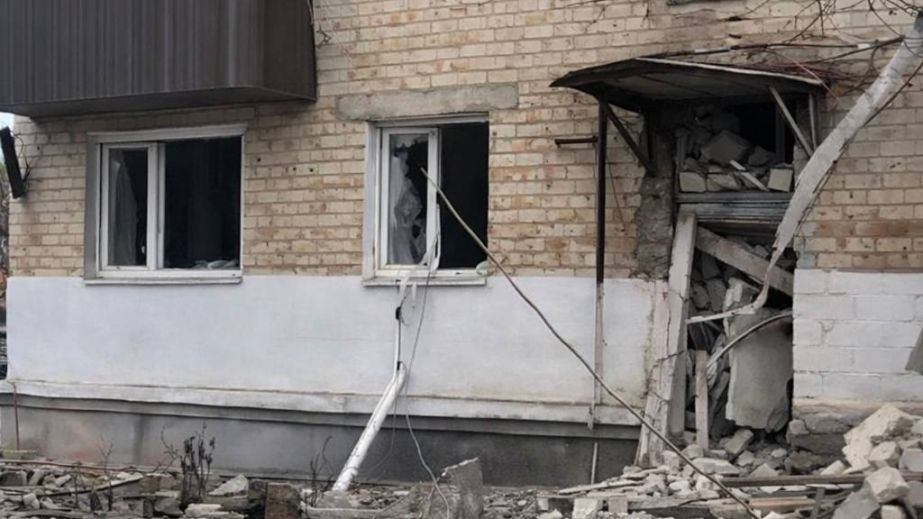 В течение 24 февраля россияне атаковали два района Днепропетровщины: пострадал человек (ФОТО)