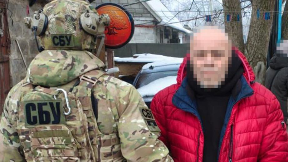 На Дніпропетровщині автомеханік перетворив власне подвір&rsquo;я на склад вибухівки та боєприпасів (ФОТО)