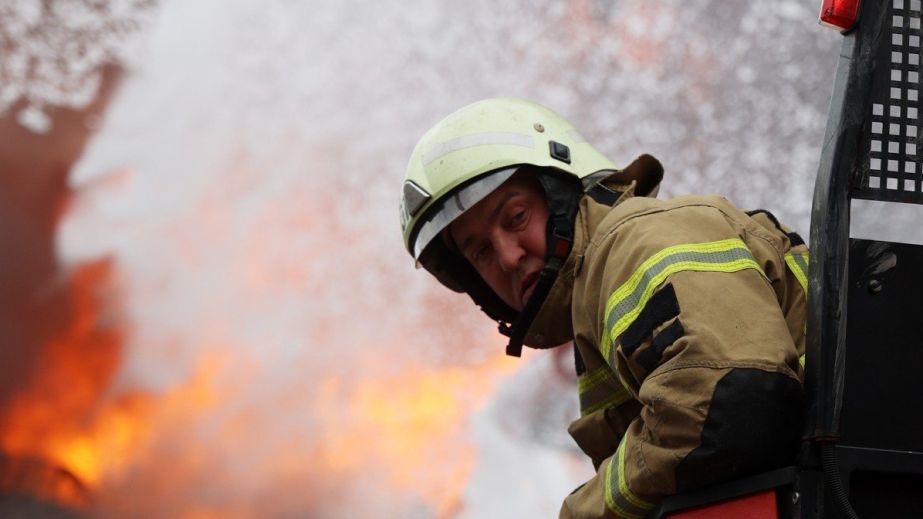 Спасатели более четырех суток тушили пожар, вспыхнувший из-за российской атаки на Днепропетровщине (ФОТО)