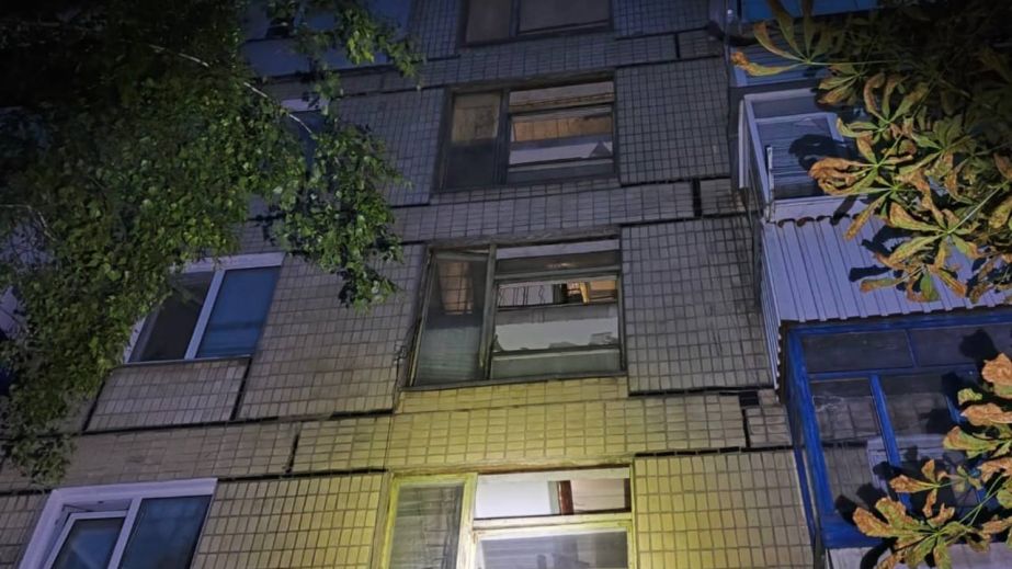 Оккупанты ночью били по двум районам Днепропетровщины: есть разрушение и пострадавший (ФОТО)