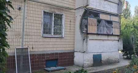 Поранені люди та пожежа на складі із зерном: наслідки нічних атак РФ на чотири райони Дніпропетровщини (ФОТО)