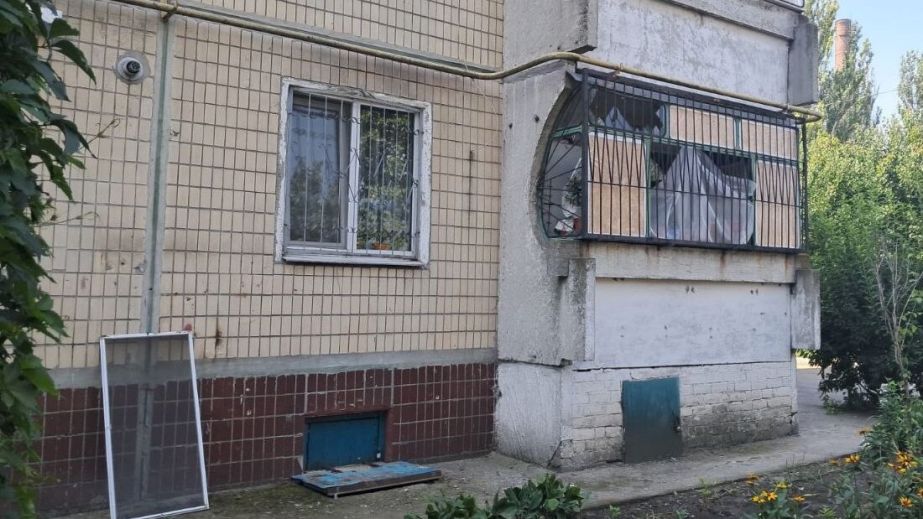 Раненые люди и пожар на складе с зерном: последствия ночных атак РФ на четыре района Днепропетровщины (ФОТО)