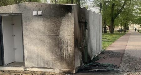 В Кривом Роге неизвестные вандалы сжигают биотуалеты возле укрытий